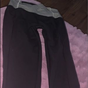 Size 6 Lululemon athletics Capri length LOOK NEW!